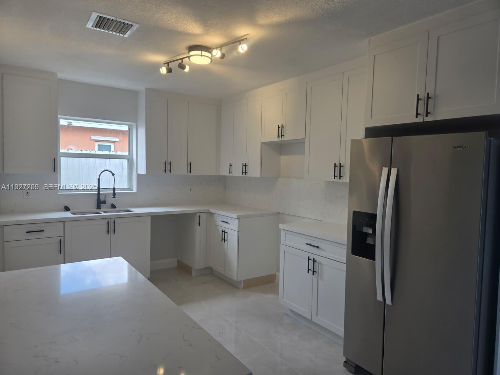 Miami Real Estate. Luxury homes for sale & rent Miami -Property Residential - A11927209 - For Sale: 6455 Custer St, Hollywood FL 33024